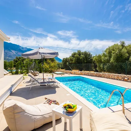 Tania Ena فيلة Dhorizáta