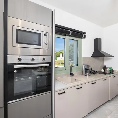 Tania Ena فيلة *