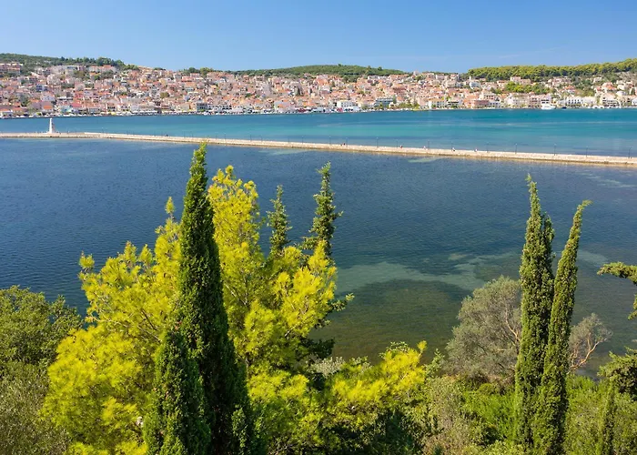 Tania Ena Villa Dhorizáta