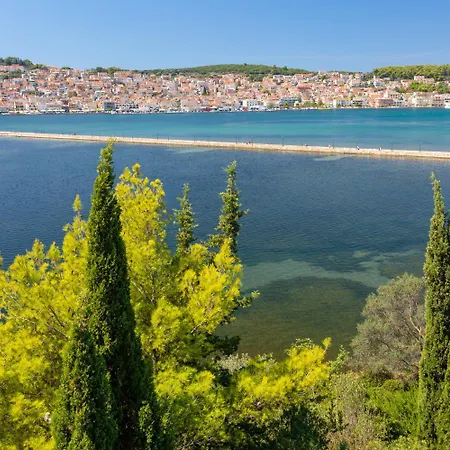 Tania Ena Villa Dhorizáta